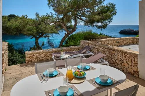 Waterfront Apartment 'Maria'. Pool. WIFI
