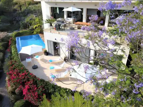 Idyllic 6 bed villa stunning sea view salt pool