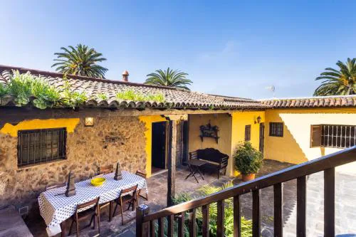 Home2Book Traditional Home with Terrace & Pool