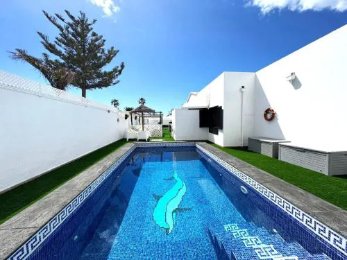 Villa Victoria just 150 metres from Playa Bastian Costa Teguise