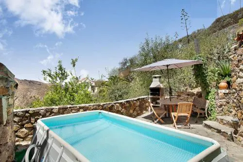 House Sleeps6-Parking-Garden-Pool in summer-Pet