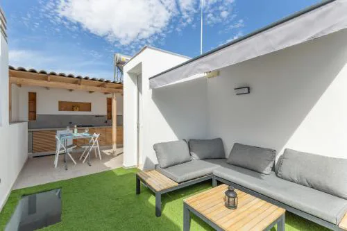Casa con terraza cerca del mar