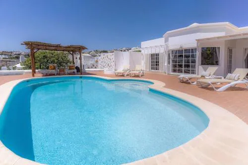 Amazing 3 Bedroom Ocean View with Pool