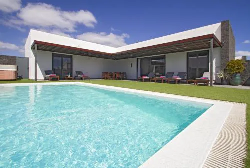 Luxury Los Mojones Villa Short Walk To Old Town Private Heated Pool