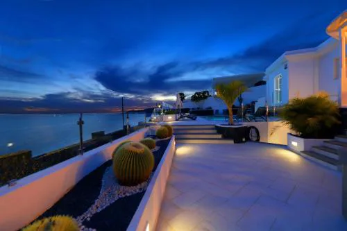 Luxury Puerto Del Carmen Villa 4 Bedrooms La Perla Modern Furnishings