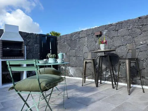 Villa Blanco villa privada con patio soleado y BBQ ideal para escapada romántica en Lanzarote