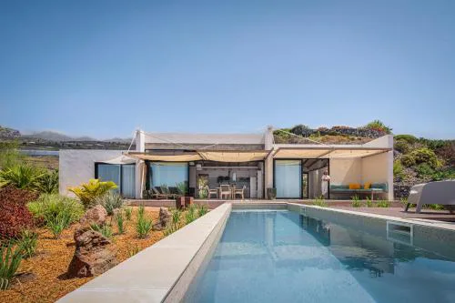 Design Villa mit spektakulärem Meerblick, Salzwasserpool und Garten