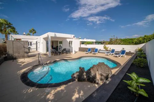 Villa Solace Blanca Playa Blanca Stylish Comfort Prime Location