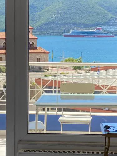Maria's 2 Studios Apartments Flats to Let -heart city ,50m harbor Chantzara