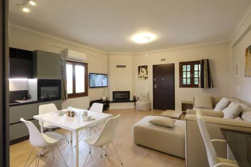 Avlos Luxury Home-NEW! 5 Min to Ctr