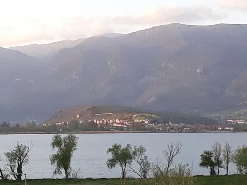 Σοφίτα με θέα στη Λίμνη