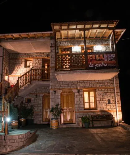 La Petri Studios with Fireplace & View
