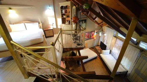 ART HOUSE