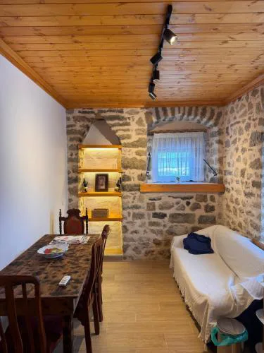 TSAGARIKO ROOMS - The old shoemaker's shop of the village