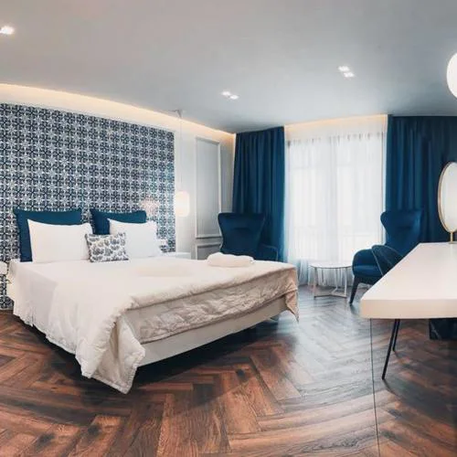 BLUE LUXURY SUITES