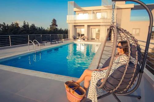 IO Luxury Pool & Hot Tub Suites