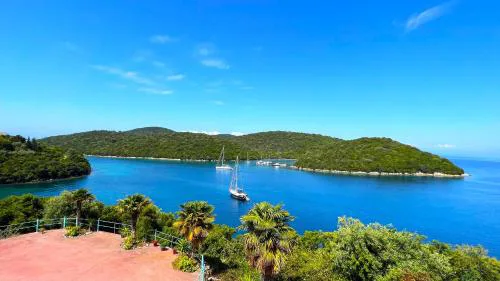 Azure Villa & Suites