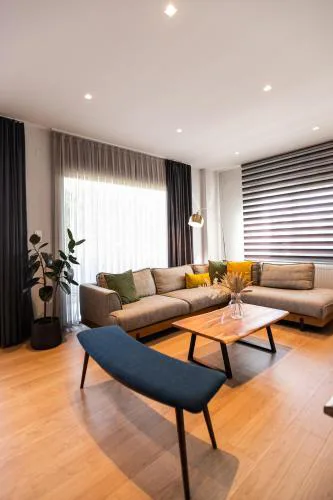 AEGLI Central Luxury Apartment