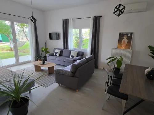 Black N' White Cozy Housegarden