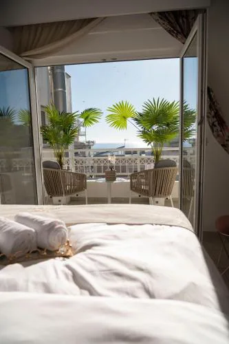 SeaView Luxury Suite