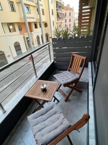 11 Diamond Drive, Bright & Quiet City Center Apartment, Easy Access