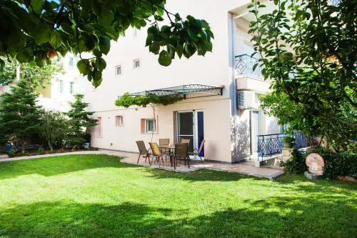 Garden House Kavala, Modern Apartment with BBQ, Motorcycle Parking & Beach Access