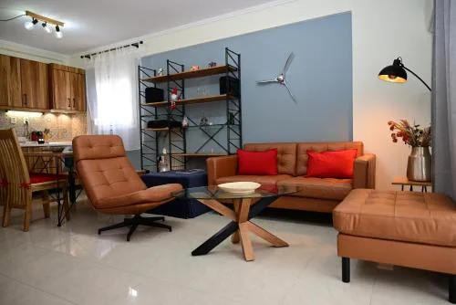 Steel & Oak-Stylish Stay Near Shore