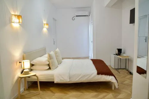 Tzatziki Boutique Rooms