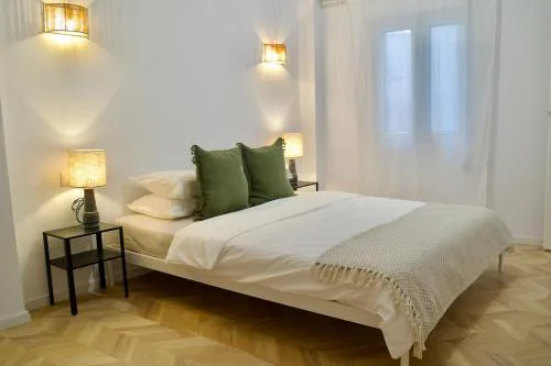 Tzatziki Room 1