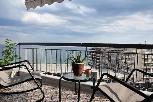 Unique flat of refined luxury and splendid views.