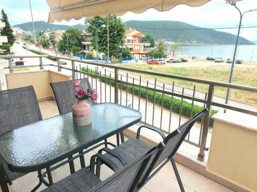 Myrsini’s sea view apartment