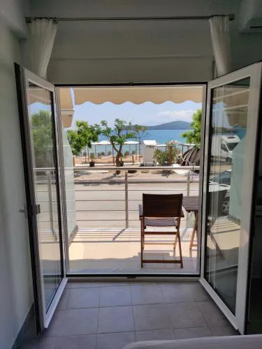 Sea View Apartments Nikos