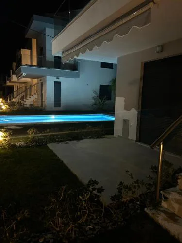 Ofriniou Heaven - 200m from the Beach - Swimming Pool Access - Starlink WIFI