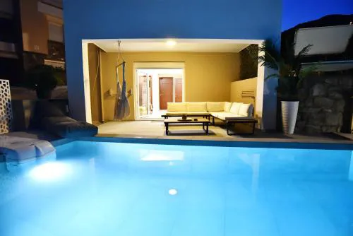 SUNRISE LUXURY POOL VILLA