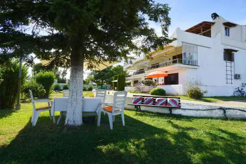 Solon and Teo Summer House in Avdira beach
