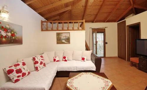 NEFELI VILLA
