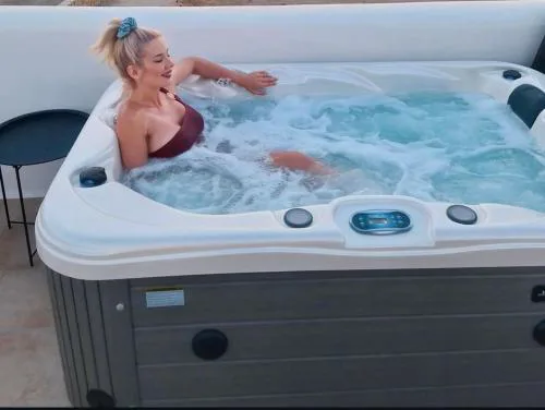 Evagelia's deluxe villa-Roof Top Jacuzzi