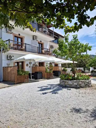 Giasemi Apartments