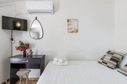 Lemon Trees Rooms II