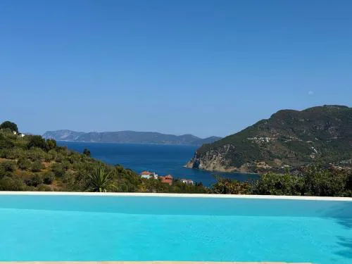 Villa 'Maison Magnolia' with Infinity Pool & Sea View