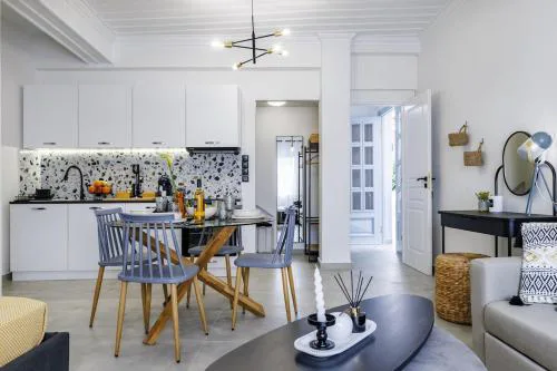 VRACHOS HOUSE "In the heart of Skopelos Town"