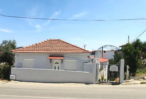 Jenny Sam renovated house for 5 near center and be