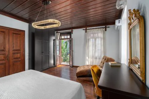 Telegraphus Boutique Home