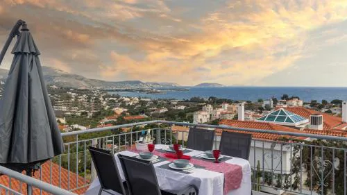 Bunny island- seaview house, private garden , Lagonisi, Attika riviera by Comfortbnb