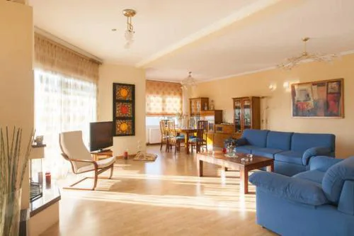 House,1000m from beach