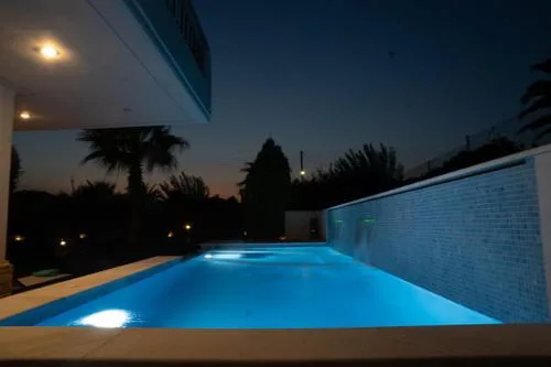 Luxury heated pool Villa