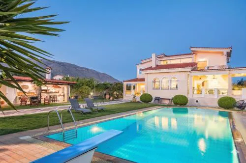 Renko Royal Villa - Private Infinity Pool & Garden - Athens Riviera