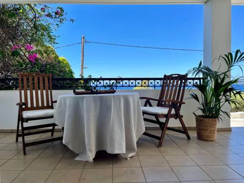 Brilliant Bay & Sea View Apartment in Saronida