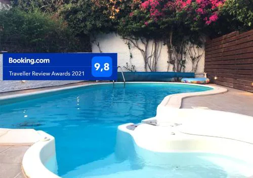 Villa Christina with private pool in Saronida, near stunning beaches, Athens airport & Sounio