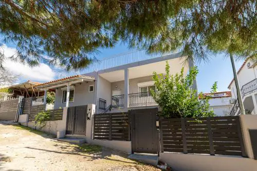Chris Guesthouses